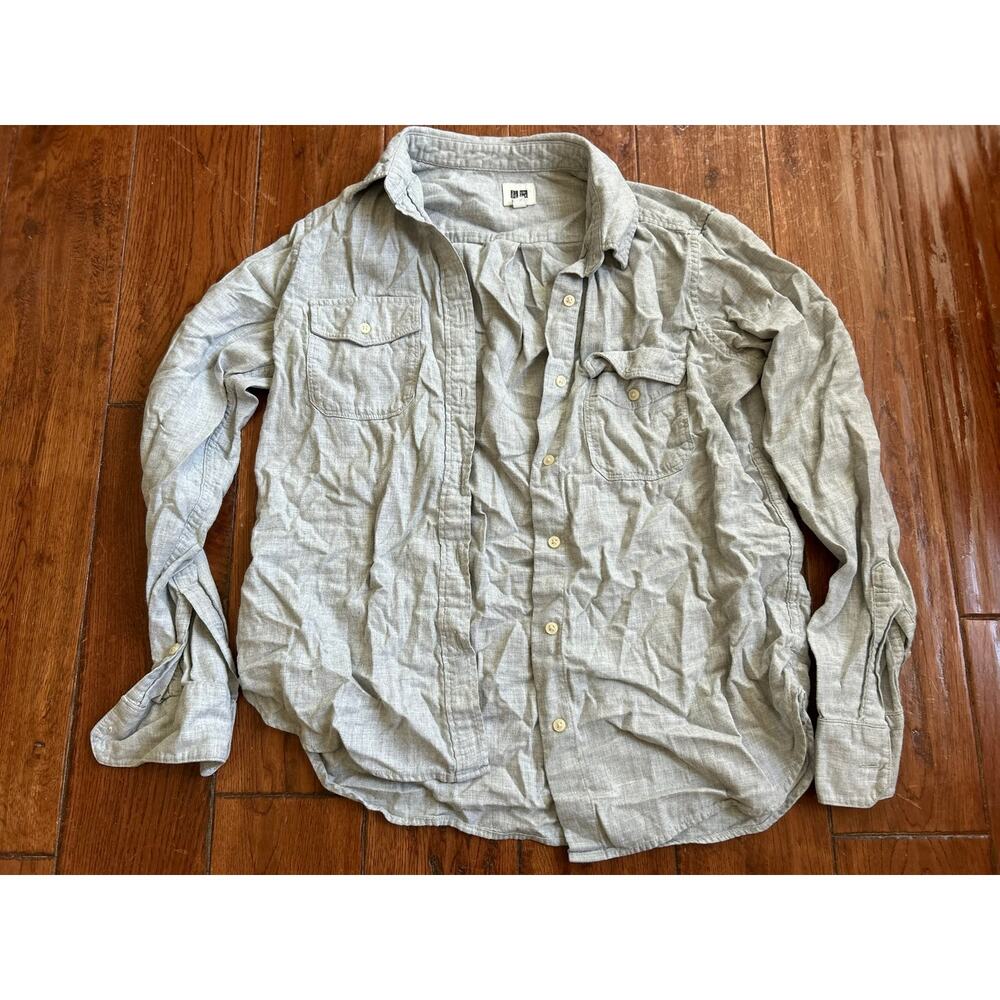 Uniqlo Light Blue Gray Button Down Flannel